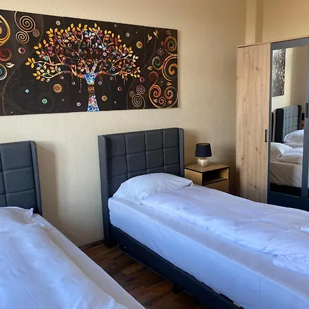 דירה Michelangelo Netflix אייזנבאך